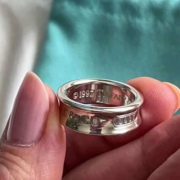 Tiffany 1837® Ring in Silver, Medium width - Picture 9 of 13